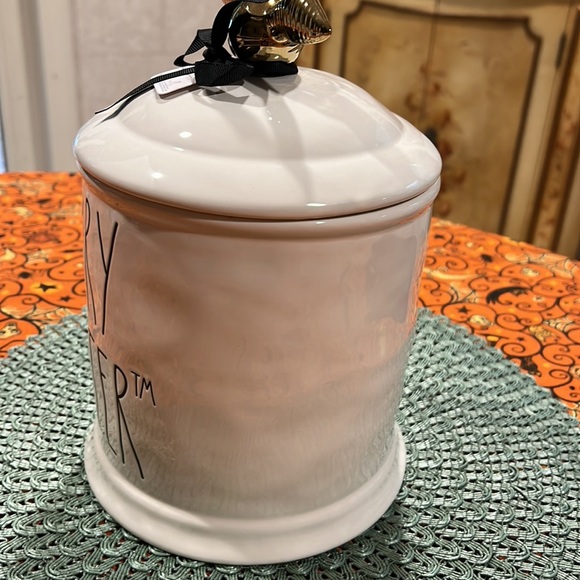 NWT Rae Dunn Harry Potter Golden Snitch Cookie Jar 10”. - Picture 4 of 10